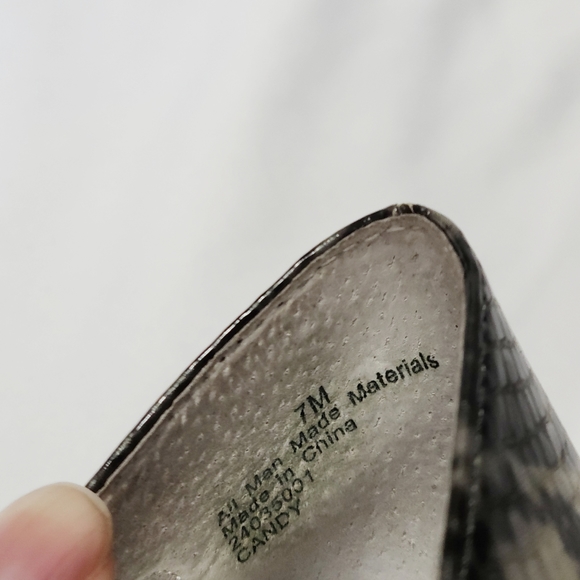 Carlos Santana Candy Black Grey Strappy Sandals Heels Shoes Pumps Women 7M Snake - Picture 8 of 8